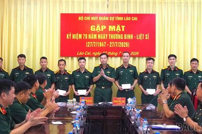 Bộ Chỉ huy Quân sự tỉnh Lào Cai gặp mặt các đồng chí là con thương binh, liệt sĩ