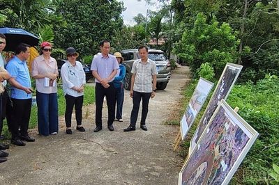 Đoàn công tác của ADB tại Việt Nam khảo sát thực địa Dự án chống ngập úng ven sông Hồng