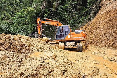 Xã vùng cao Chế Tạo sau hơn 10 ngày vẫn bị cô lập: Vì sao tuyến đường độc đạo chậm trễ thông tuyến?