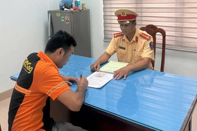 Gia Lai: Tông gãy cần chắn đường ngang giao đường sắt, tài xế bị phạt 41,5 triệu đồng