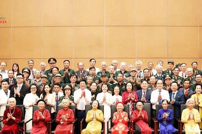 Phó Chủ tịch Quốc hội Nguyễn Thị Thanh gặp mặt người có công tiêu biểu của Hà Nội, Ninh Bình, Thái Nguyên