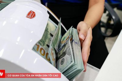 Làn sóng gửi tiền tiết kiệm: Kỷ lục mới thiết lập khi hệ thống ngân hàng đón dòng vốn lớn