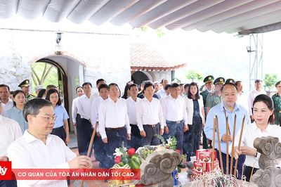 Lãnh đạo Tuyên Quang dâng hương, tưởng niệm các Anh hùng liệt sĩ