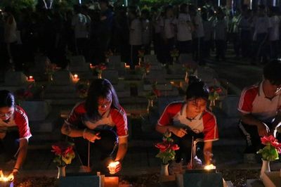 Thanh niên Công an nhân dân thắp nến tri ân các Anh hùng liệt sĩ