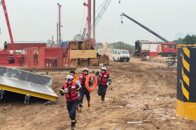 Công an Hà Nội diễn tập phương án cứu nạn trên sông