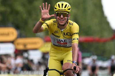 Tadej Pogacar cân bằng kỷ lục 5 lần vô địch Tour De France