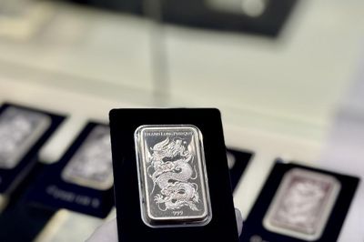 Giá bạc phục hồi mạnh, chờ tín hiệu bứt phá từ cuộc họp của Fed