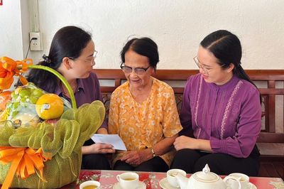 Các đơn vị, địa phương tặng quà các gia đình chính sách nhân kỷ niệm 79 năm Ngày Thương binh - Liệt sĩ (27/7/1947 - 27/7/2026)