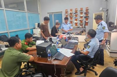 Phát hiện gần 50.000 đôi giày giả mạo nhãn hiệu Nike chuẩn bị xuất khẩu sang Hoa Kỳ
