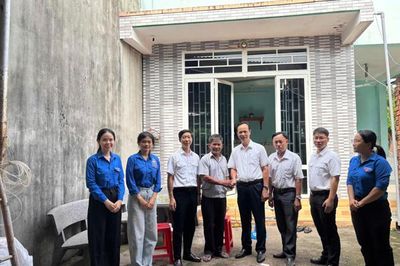 Kiểm toán nhà nước khu vực XII dâng hương tưởng niệm Anh hùng liệt sỹ tại Đồng Nai