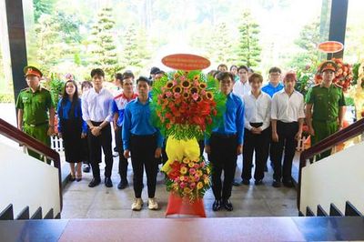 Từ nén hương tri ân đến 'Mặt trận Nhân dân' phòng, chống ma túy