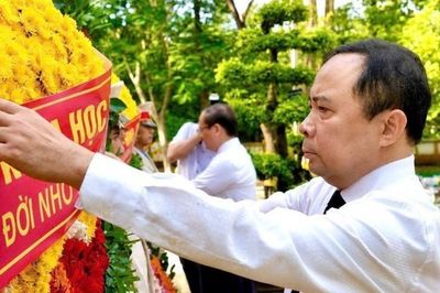 Đoàn công tác Bộ KH&CN dâng hương tri ân các Anh hùng liệt sĩ
