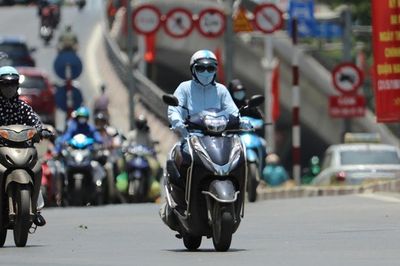 Dự báo thời tiết Hà Nội hôm nay 27/7: Ngày nắng 34°C, chiều tối mưa dông