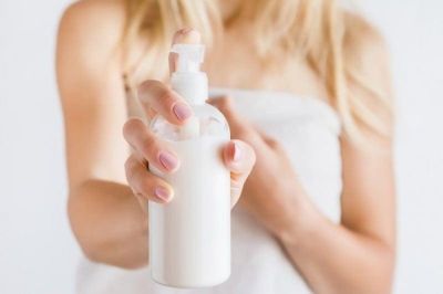 Hai lô mỹ phẩm tắm gội bị thu hồi khẩn