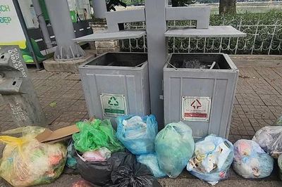 Thùng rác công cộng cần được sử dụng đúng mục đích