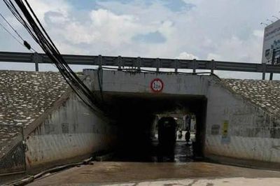 Xã Phú Xuyên xử lý ngập úng tại hầm chui qua cao tốc Pháp Vân - Cầu Giẽ
