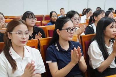 Lãnh đạo phường Dương Nội đối thoại với đoàn viên, người lao động