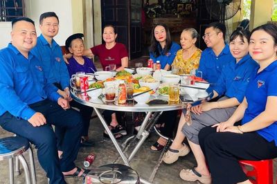 Ấm lòng những bữa cơm tri ân