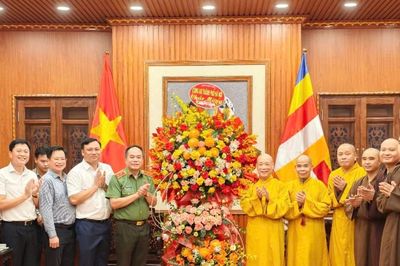 Công an Hà Nội chúc mừng thành công Đại hội đại biểu Giáo hội Phật giáo Việt Nam thành phố Hà Nội lần thứ X