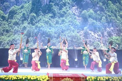 Thúc đẩy các chương trình du lịch 'Một hành trình, ba điểm đến'