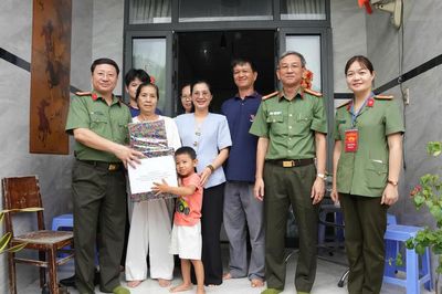 TP Hồ Chí Minh: Tri ân liệt sĩ, thăm hỏi lực lượng tham gia bảo vệ an ninh, trật tự ở cơ sở
