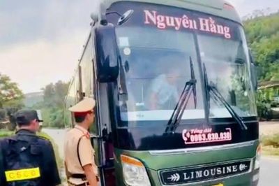 Phát hiện, xử lý 3 xe khách chở quá số người quy định