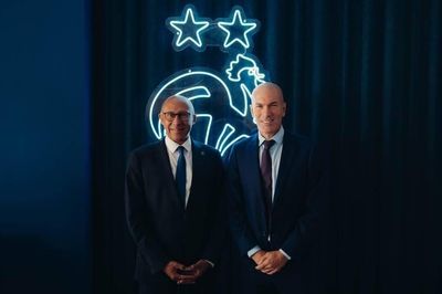 Zidane chính thức trở thành HLV trưởng tuyển Pháp