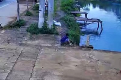 Cậu bé nhanh trí cứu em họ đuối nước dưới hồ sâu