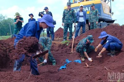 Khen thưởng tinh thần vượt khó trong công tác tìm kiếm hài cốt liệt sĩ của Đội K72
