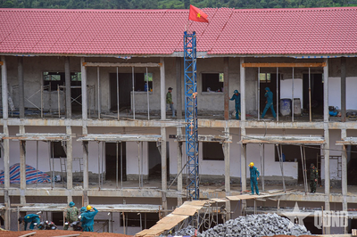 'Sao vuông' xây trường học
