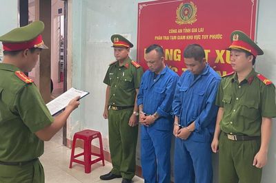 Bắt tạm giam đôi bạn…nghiện