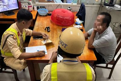 Xử lý 2 xe tải chở hơn 200 con heo dương tính với Salbutamol vào TPHCM
