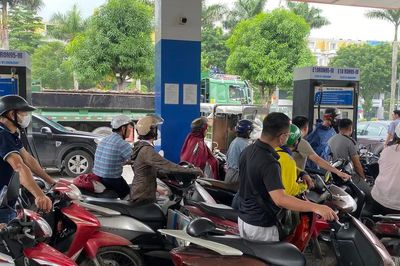 Hà Nội: Cửa hàng xăng dầu đã hoạt động trở lại nhưng vẫn lo thiếu nguồn cung