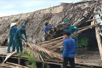 Cà Mau: Lốc xoáy làm 1 người bị thương, 27 căn nhà hư hỏng