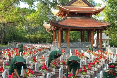 Quảng Trị khuyến khích đôi uyên ương dâng hoa tri ân liệt sĩ trong ngày cưới
