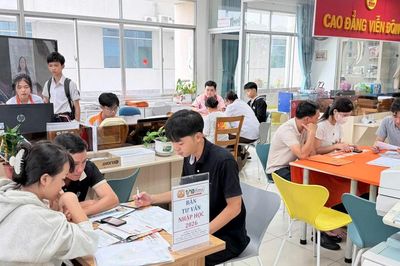 Trường bứt tốc vượt chỉ tiêu, nơi vẫn chờ thí sinh