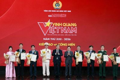 Chương trình Vinh quang Việt Nam tôn vinh 13 tập thể và cá nhân tiêu biểu