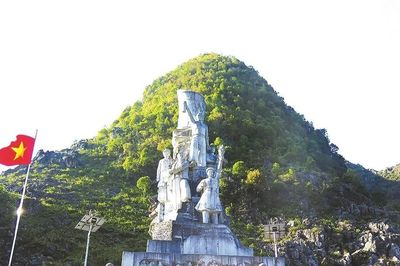 Công nhận cụm tượng đài Thanh niên xung phong mở đường Hạnh Phúc thành điểm du lịch