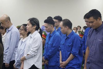 Cựu cán bộ thừa nhận phạm điều cấm của ngành khi tiết lộ thông tin điều tra cho trùm thực phẩm giả