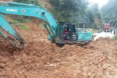 Chưa thông đường 32 từ Lào Cai đi Lai Châu do sạt lở nặng