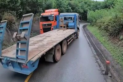 Cục CSGT đề nghị kẻ vạch liền, không cho phép 'mượn' đường ngược chiều để vượt xe
