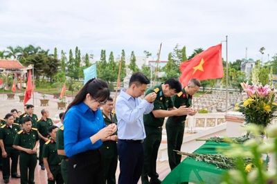 PVCFC tri ân các Anh hùng liệt sĩ tại Nghĩa trang Liệt sĩ tỉnh Cà Mau