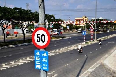 Cục Đường bộ nói gì về bất cập biển báo khiến tài xế 'hoa mắt', phải phanh gấp?
