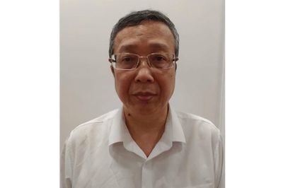 Khởi tố, bắt tạm giam Thứ trưởng Bộ Nông nghiệp và Môi trường Hoàng Trung
