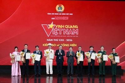 'Vinh quang Việt Nam': Tôn vinh 13 tập thể, cá nhân kiến tạo, cống hiến