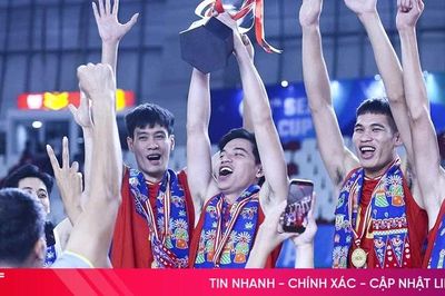 Màn thể hiện ấn tượng của đối chuyền Đinh Văn Phương tại SEA V Cup