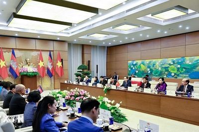 Chủ tịch Quốc hội Trần Thanh Mẫn hội đàm với Chủ tịch Quốc hội Campuchia Khuon Sudary