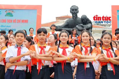 Khai mạc Liên hoan thiếu nhi Việt Nam - Lào - Campuchia