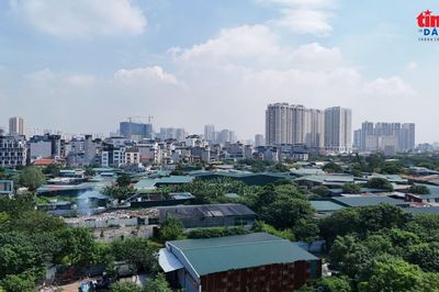 Ma trận nhà xưởng quây tôn trên đất nông nghiệp cạnh hiện trường vụ cháy Triều Khúc