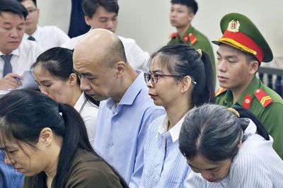 'Thỏa thuận ngầm' trên xe ôtô, cựu cán bộ hải quan nhận 1,5 tỷ đồng